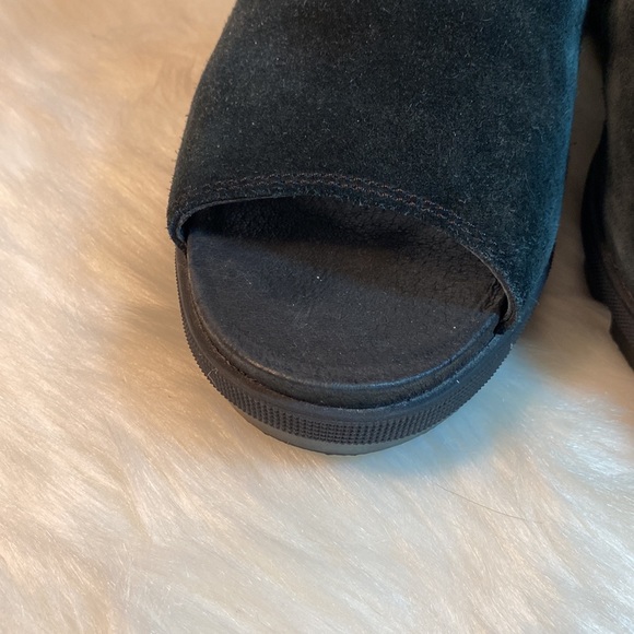 Sorel Suede Slip on Shoes Excellent Condition - Picture 6 of 12